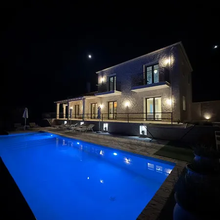 Seaforest Villa, Grand New! 2 Km From Villa